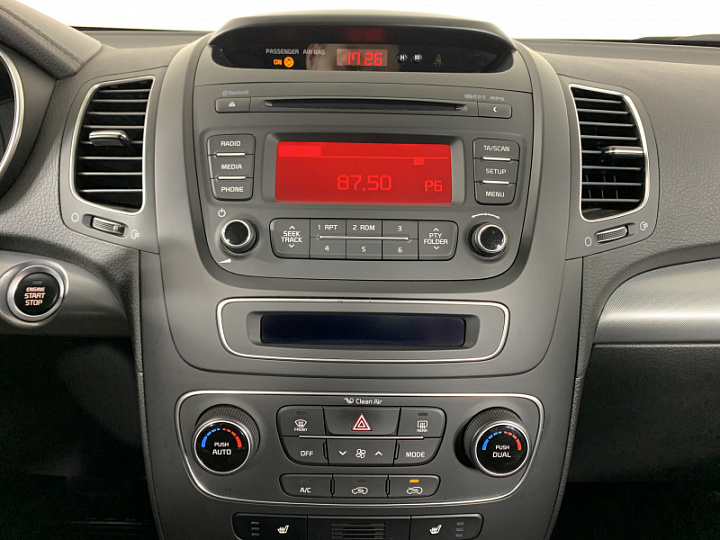 KIA Sorento 2.4, 2015 года, Автоматическая, БЕЛЫЙ
