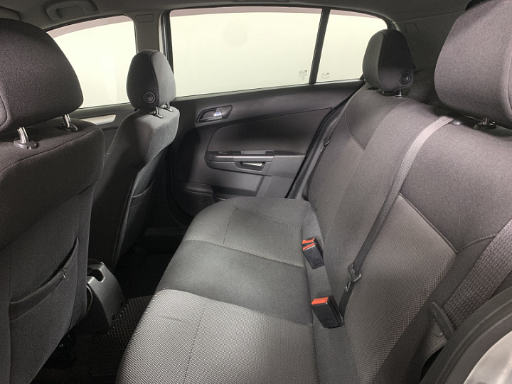 Opel Astra 1.8, 2014 года, Автоматическая, Серебристый