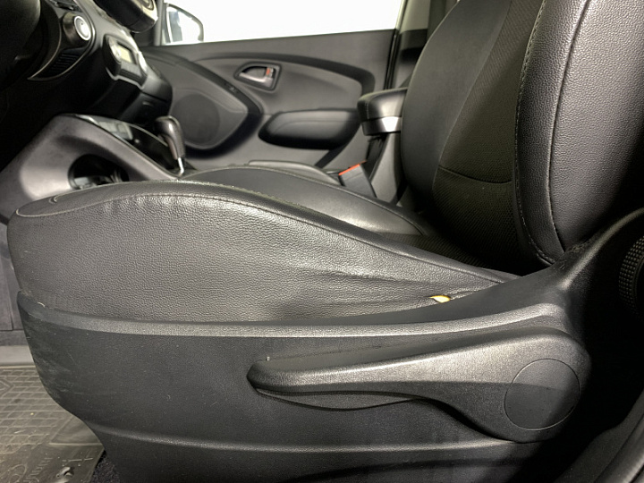 Hyundai ix35 2, 2014 года, Автоматическая, Серебристый