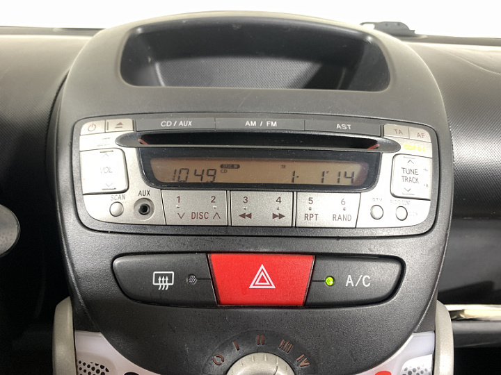 PEUGEOT 107 1, 2012 года, Робот, КРАСНЫЙ