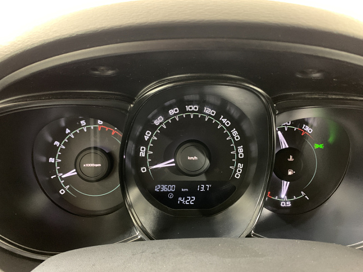 Lada Vesta 1.6, 2016 года, Механика, СЕРЫЙ