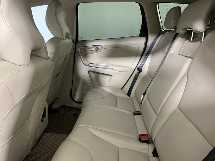VOLVO XC60 2.4, 2017 года, Автоматическая, ЧЕРНЫЙ