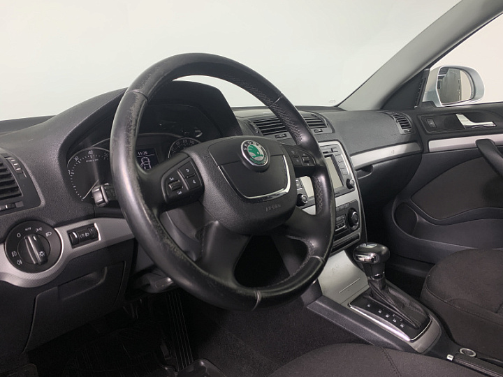SKODA Octavia 1.6, 2013 года, Автоматическая, Серебристый