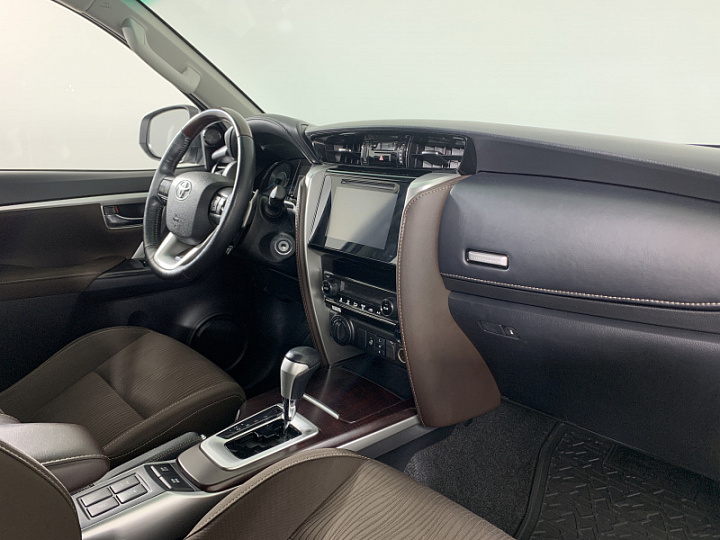 TOYOTA Fortuner 2.8, 2018 года, Автоматическая, БЕЛЫЙ