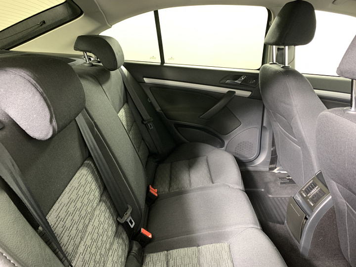 SKODA Octavia 1.6, 2012 года, Механика, ЗЕЛЕНЫЙ