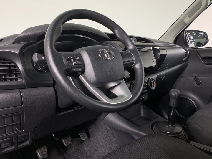 TOYOTA Hilux 2.4, 2022 года, Механика, БЕЛЫЙ