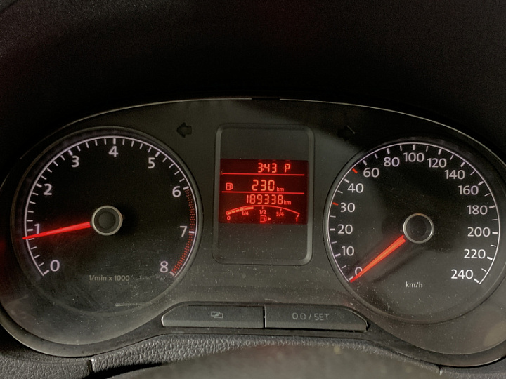 VOLKSWAGEN Polo 1.6, 2011 года, Автоматическая, ВИШНЕВО-КРАСНЫЙ