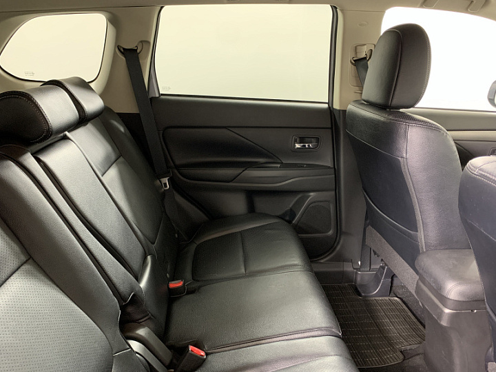 MITSUBISHI Outlander 2.4, 2013 года, Вариатор, Серебристый