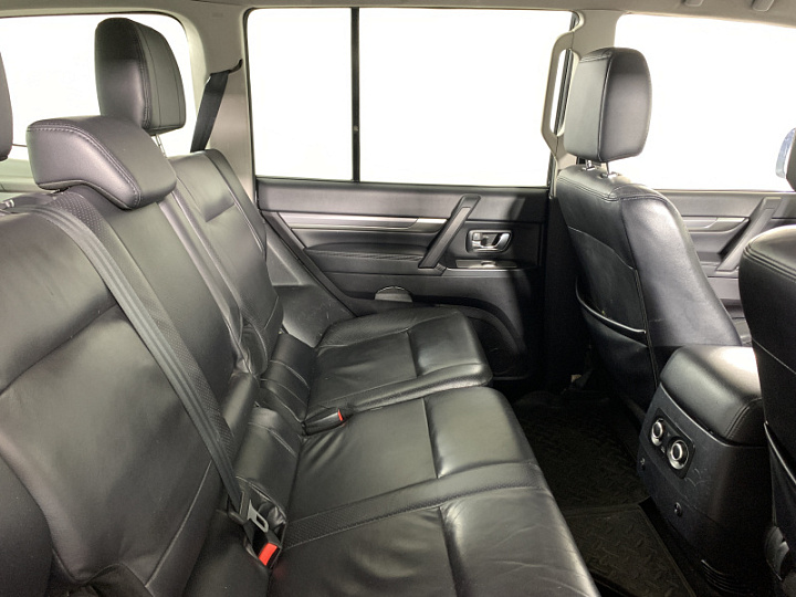 MITSUBISHI Pajero 3, 2011 года, Автоматическая, Серебристый