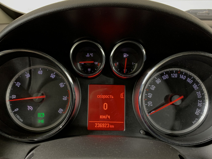 Opel Astra 1.8, 2012 года, Механика, Белый