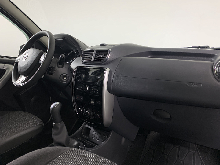 NISSAN Terrano 1.6, 2019 года, Механика, Серебристый