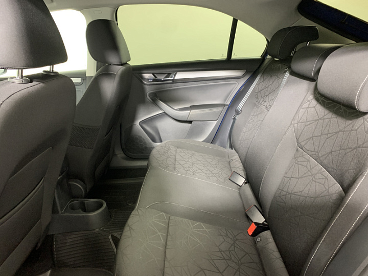 SKODA Rapid 1.6, 2019 года, Автоматическая, ЯРКО-СИНИЙ
