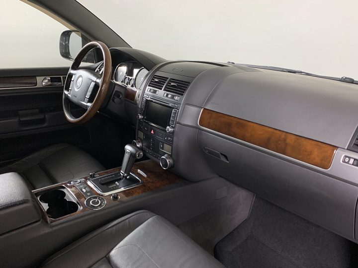 VOLKSWAGEN Touareg 3, 2010 года, Автоматическая, СЕРЫЙ