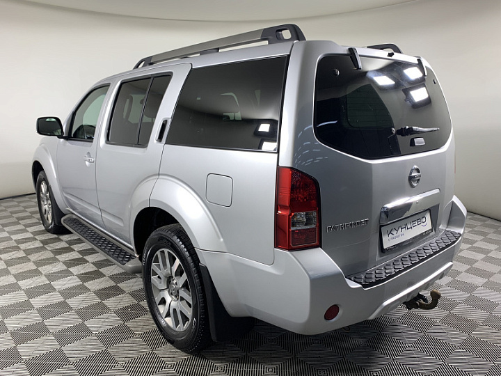 Nissan Pathfinder 2.5, 2010 года, Автоматическая, Серебристый