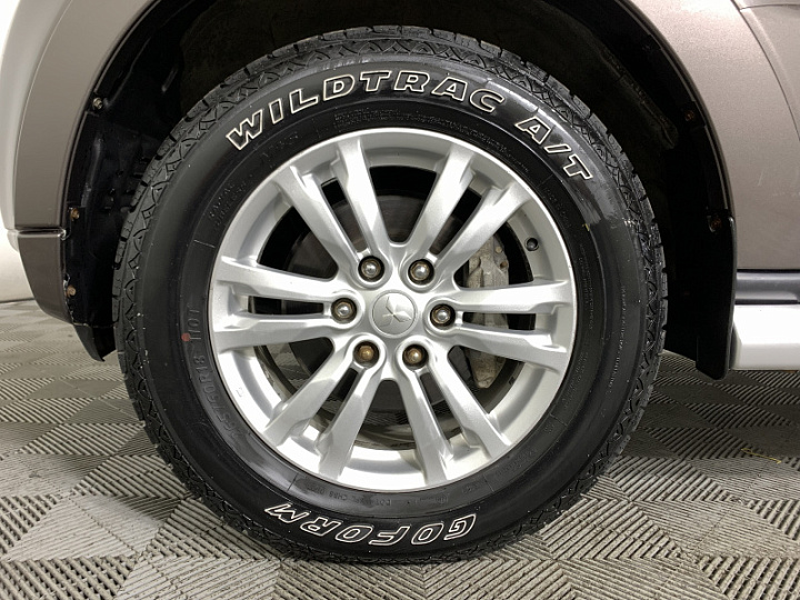 Mitsubishi Pajero 3.2, 2012 года, Автоматическая, Коричневый