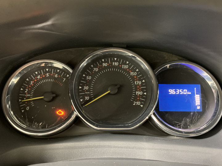Renault Sandero 1.6, 2016 года, Механика, Бежевый