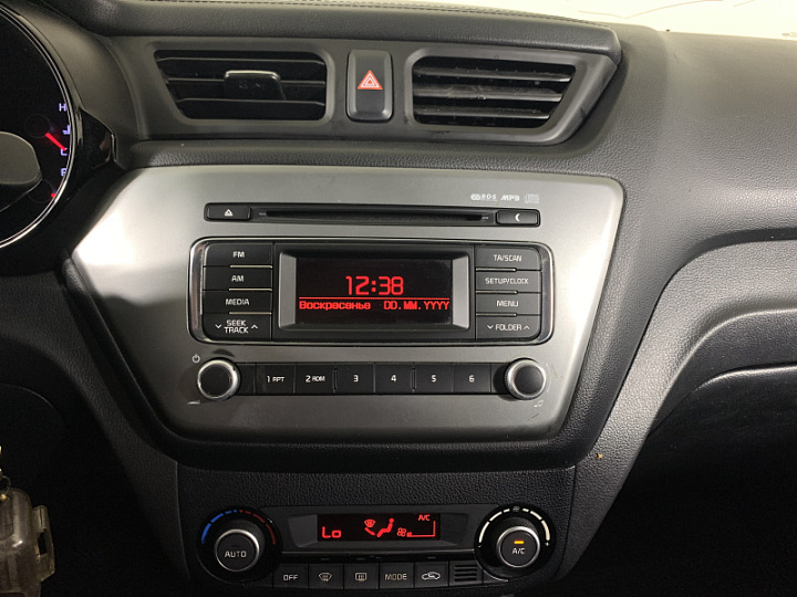 KIA Rio 1.6, 2016 года, Механика, Белый