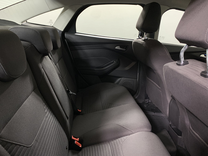 Ford Focus 1.6, 2018 года, Робот, Белый