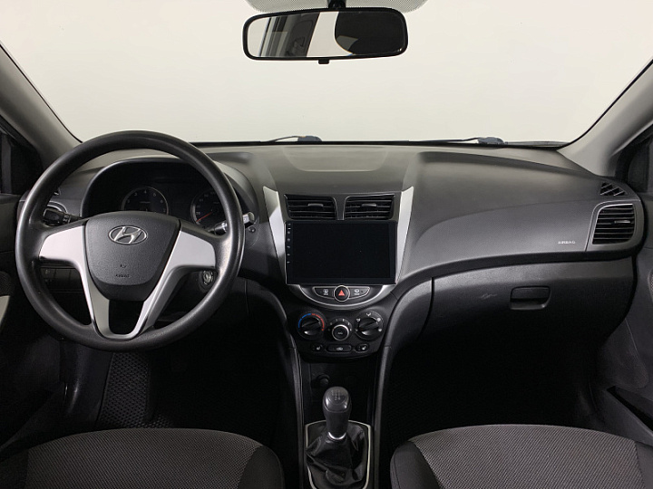 HYUNDAI Solaris 1.4, 2012 года, Механика, Серебристый