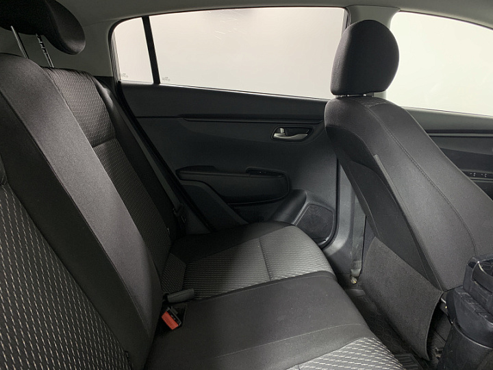 KIA Rio X-Line 1.4, 2017 года, Механика, Серебристый