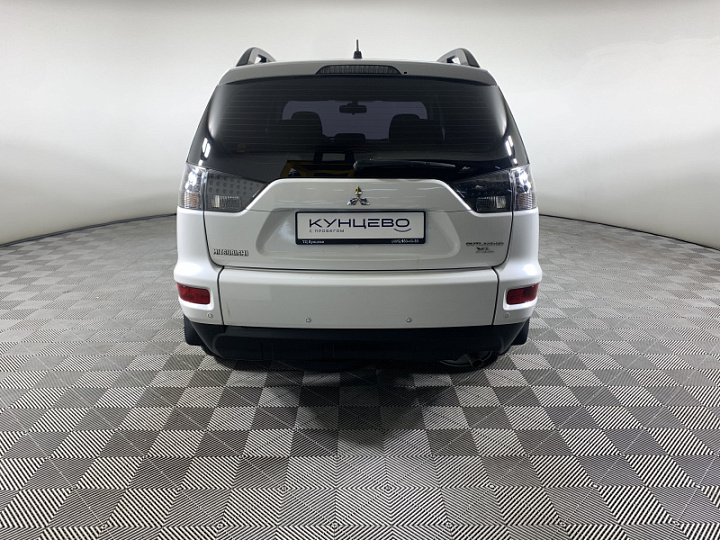 Mitsubishi Outlander 2, 2011 года, Вариатор, Белый