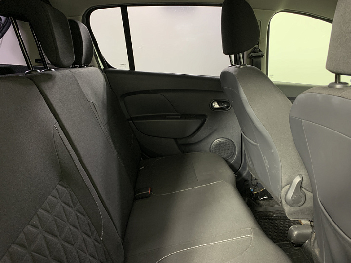 RENAULT Sandero Stepway 1.6, 2018 года, Автоматическая, Серебристо-желтый