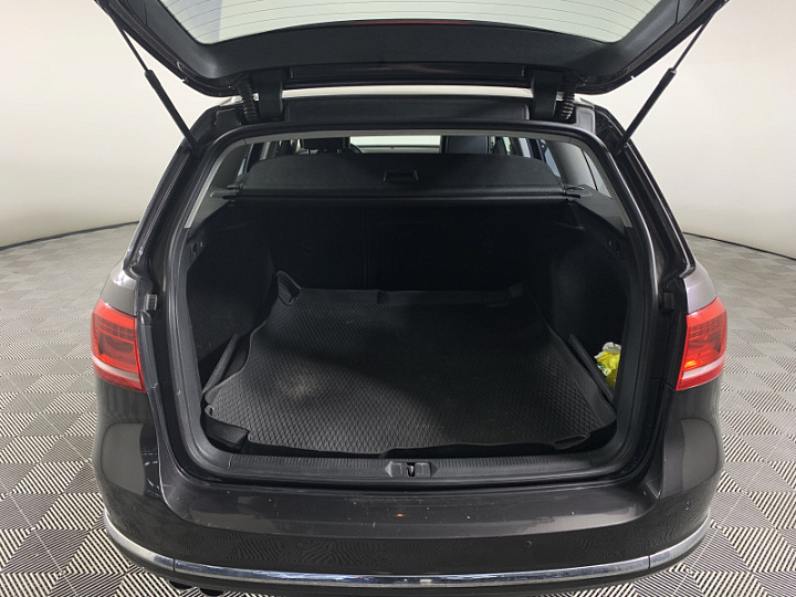 Volkswagen Passat 1.8, 2011 года, Робот, Черный