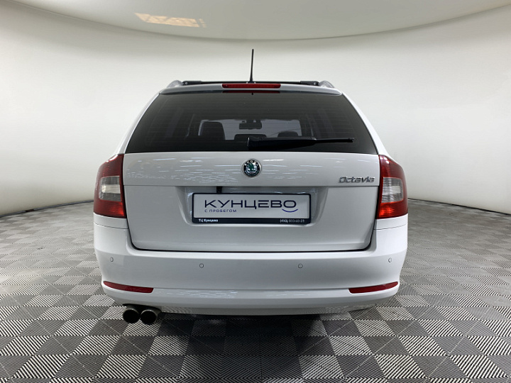 SKODA Octavia 1.8, 2011 года, Робот, БЕЛЫЙ