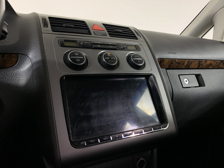 VOLKSWAGEN Touran 1.6, 2008 года, Механика, ЧЕРНЫЙ