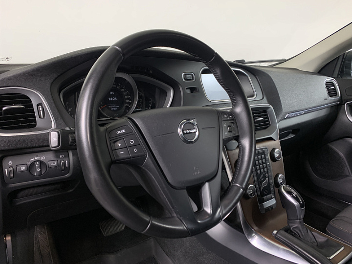 VOLVO V40 Cross Country 1.5, 2017 года, Автоматическая, БЕЛЫЙ