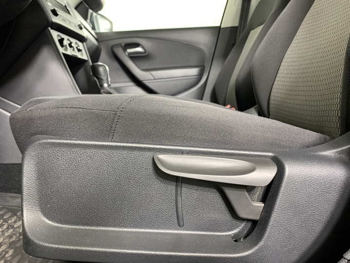 VOLKSWAGEN Polo 1.6, 2013 года, Автоматическая, ТЕМНО-СИНИЙ