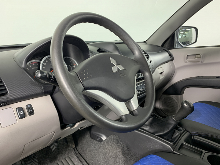 MITSUBISHI L200 2.5, 2010 года, Механика, СЕРЫЙ