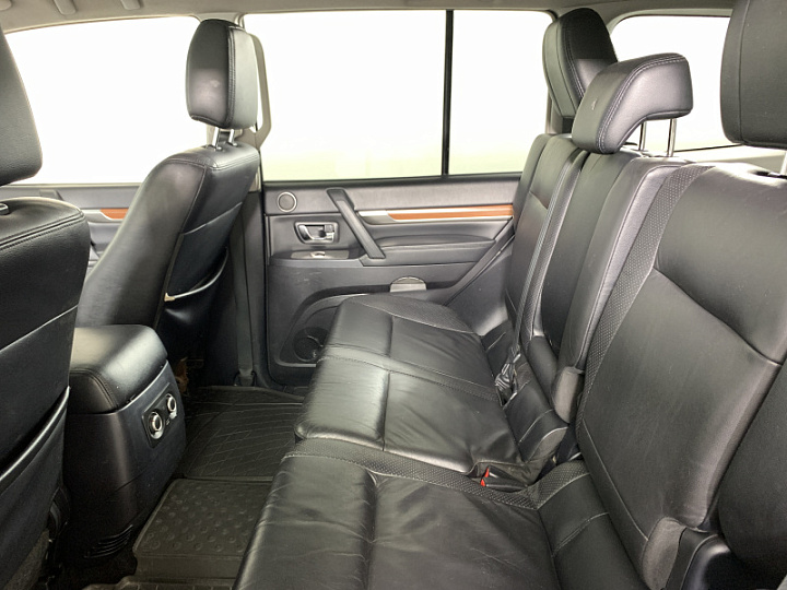 MITSUBISHI Pajero 3.8, 2007 года, Автоматическая, Серебристый