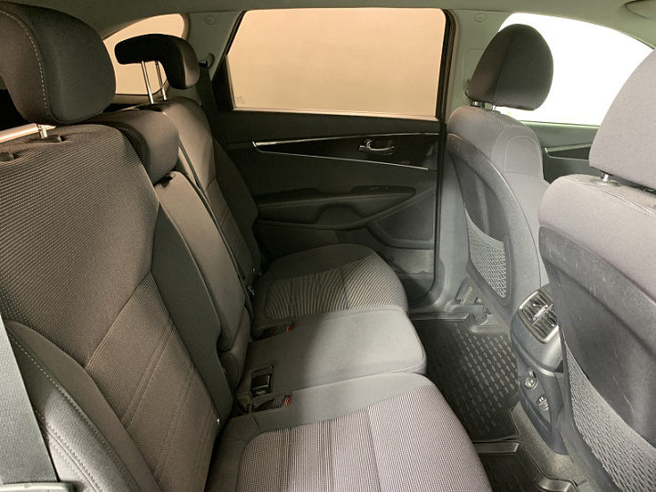 KIA Sorento 2.4, 2018 года, Автоматическая, Светло серый