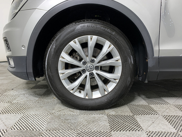 VOLKSWAGEN Tiguan 1.4, 2017 года, Робот, Серебристый