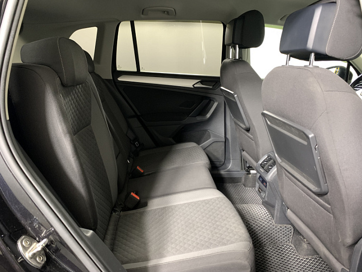Volkswagen Tiguan 1.4, 2020 года, Механика, Черный