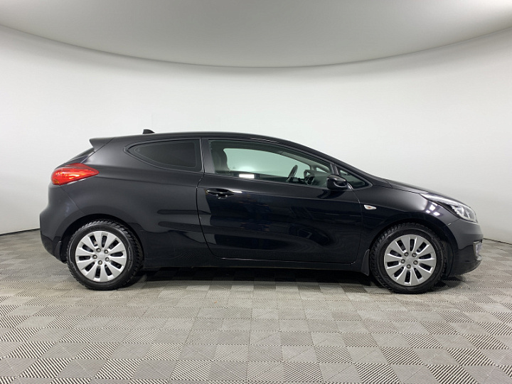 KIA Ceed 1.6, 2013 года, Механика, Черный перламутр