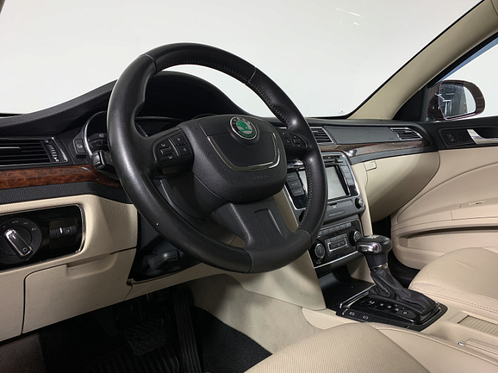 SKODA Superb 2, 2012 года, Робот, Вишневый
