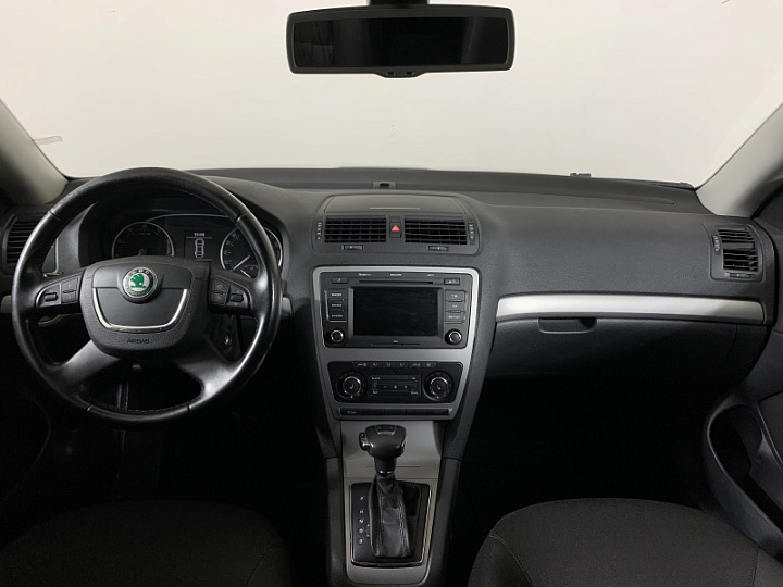 Skoda Octavia 1.8, 2012 года, Автоматическая, Бежевый