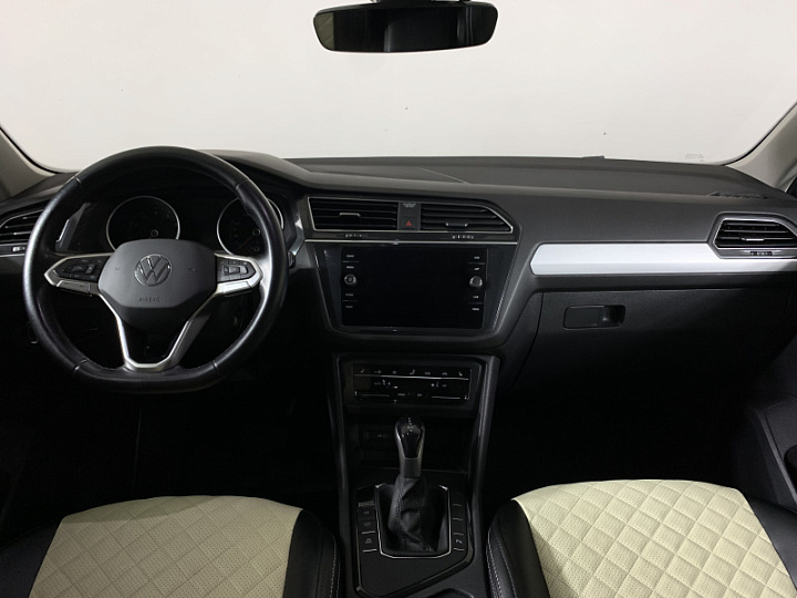 Volkswagen Tiguan 1.4, 2021 года, Робот, Серый