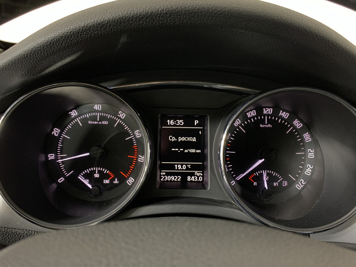 SKODA Superb 1.8, 2015 года, Робот, ЧЕРНЫЙ