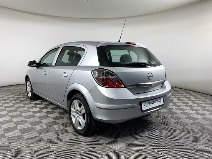 OPEL Astra 1.6, 2010 года, Робот, Серебристый