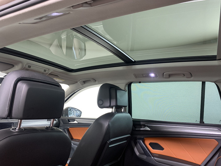 Volkswagen Tiguan 2, 2017 года, Робот, КОРИЧНЕВЫЙ