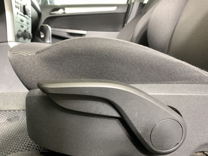 Opel Astra 1.8, 2014 года, Автоматическая, Серебристый