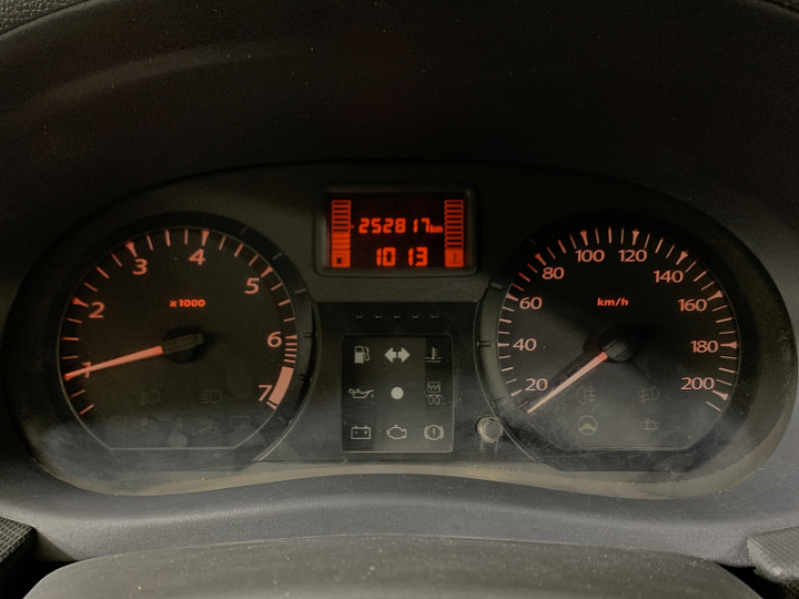 Lada Largus 1.6, 2013 года, Механика, Серебристый