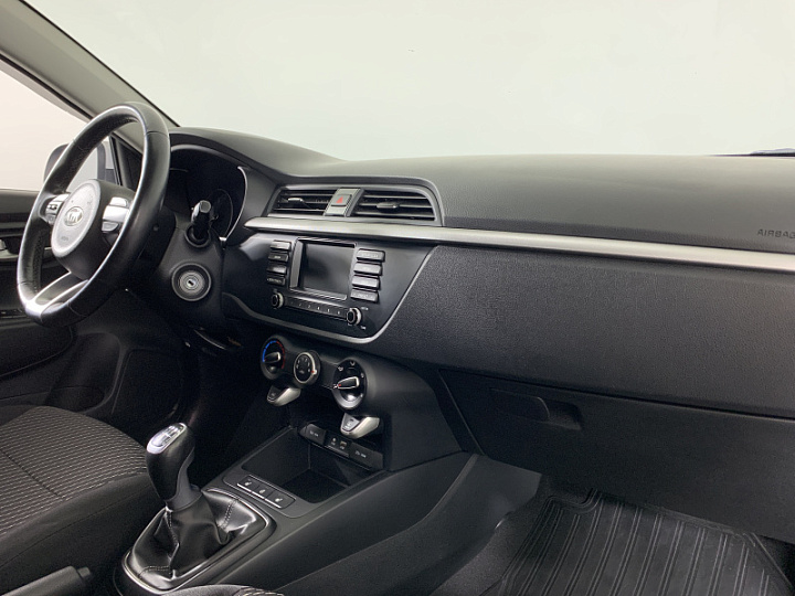 KIA Rio X-Line 1.6, 2018 года, Механика, Серебристый