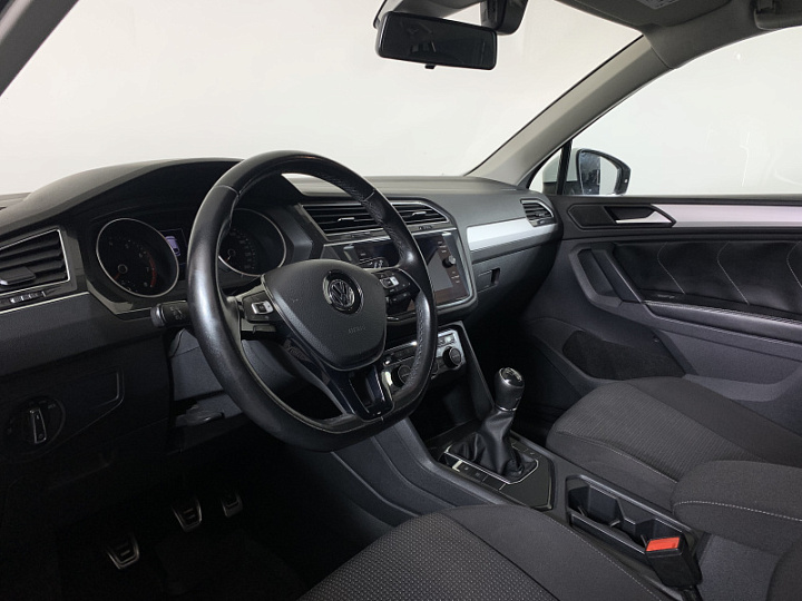 Volkswagen Tiguan 1.4, 2020 года, Механика, Белый