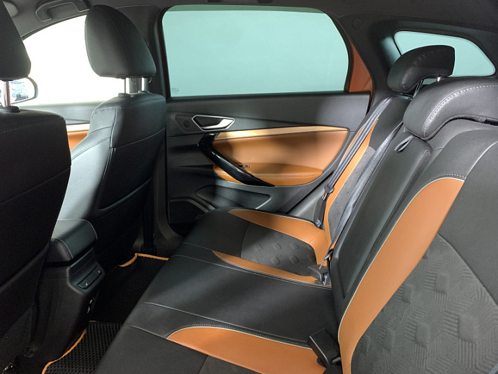 Lada Vesta 1.6, 2023 года, Механика, ОРАНЖЕВЫЙ