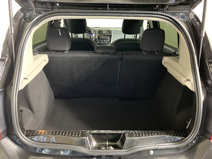 RENAULT Sandero Stepway 1.6, 2017 года, Автоматическая, ЧЕРНЫЙ