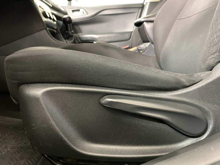 CITROEN C4 1.6, 2013 года, Механика, БЕЛЫЙ